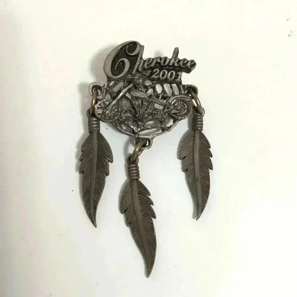 Lady Hawk Vest Pin Pewter - Picture 1 of 6